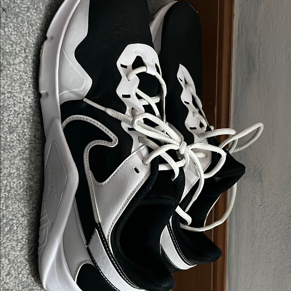 Nike Mens Legend Essential